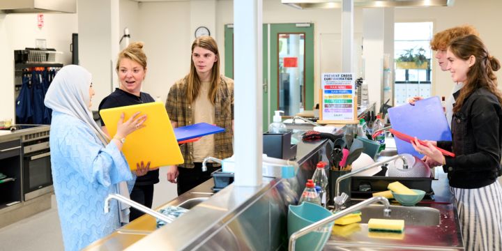 Opleiding Helpende Zorg En Welzijn Mbo Niveau Bol Mbo Utrecht