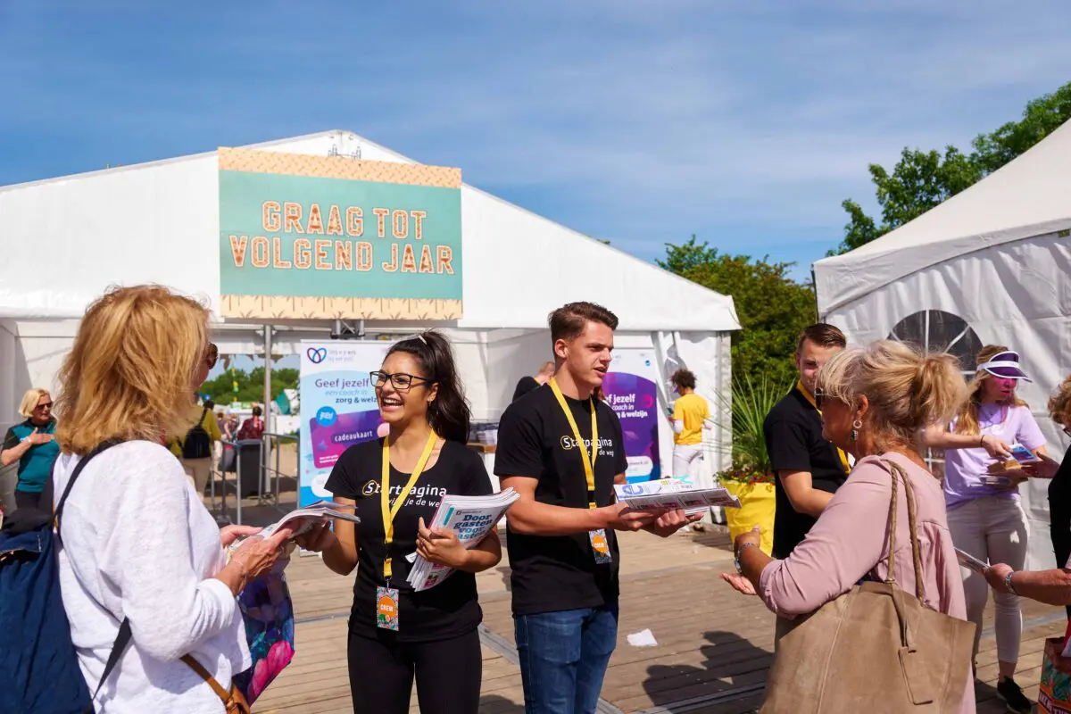 Mbo-studenten Evenementenorganisatie werken in een praktijksituatie