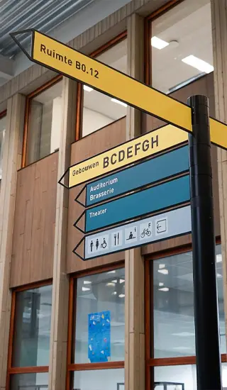 algemeen beeld bewegwijzering in de school