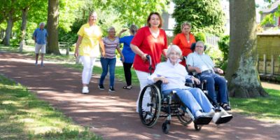 Meer potentiële zorgmedewerkers naar een passende baan in de zorg dankzij een nieuwe flexibele en praktijkgerichte leerroute.||