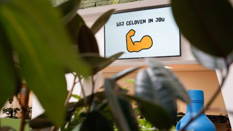 Narrowcasting in de kantine laat een algemene regel over trots zien