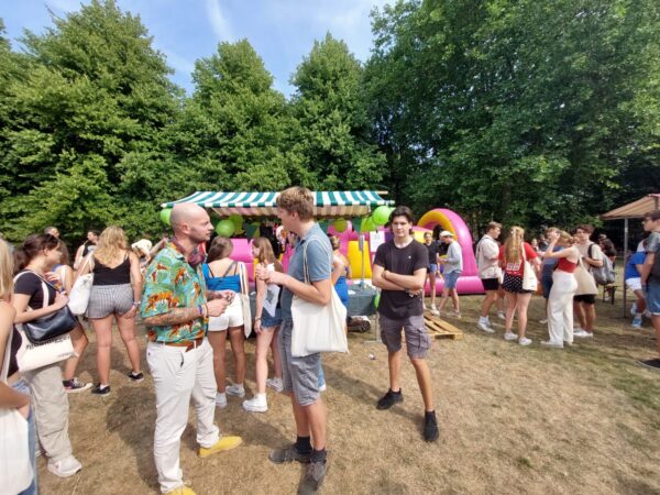Aankomende studenten bij de Utrechtse Introductie Tijd.
