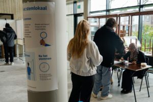 Stemmers staan in de rij te wachten